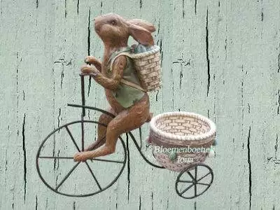 Paashaas met mandje/Bloemenboetiek Iona